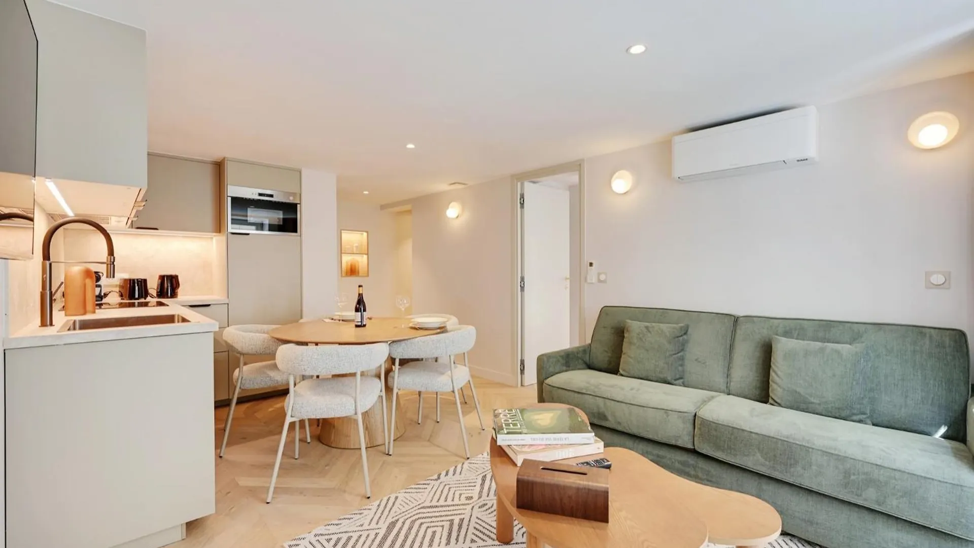 Quartier Libre Madeleine Apartment Paris France